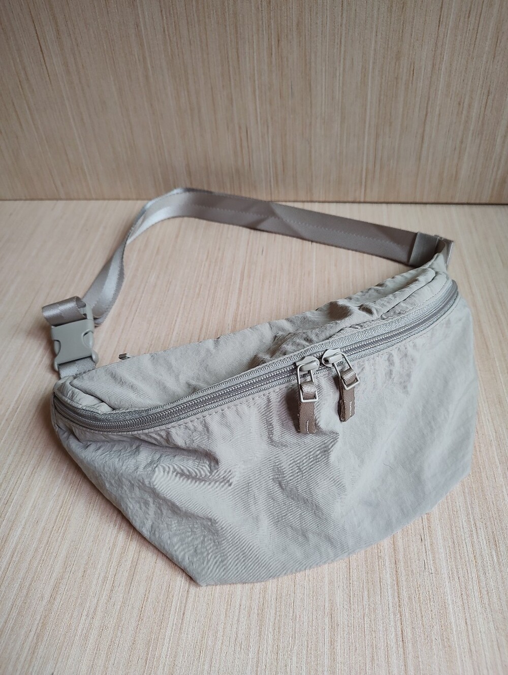 Uniqlo Nylon Crossbody Bag Funny Pack Waist Shoulder Handbag Beige Khaki Pockets - Picture 6 of 16